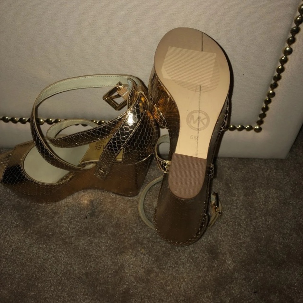 Shoes - Picture 5 of 8